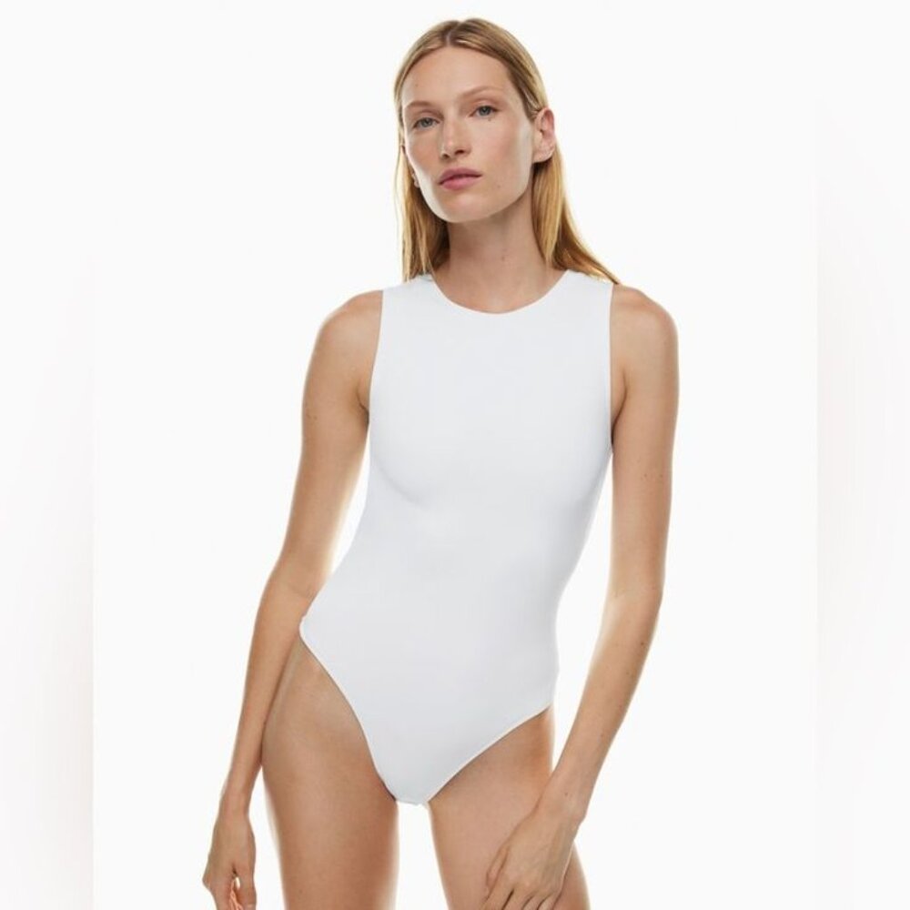 Aritzia Babaton Contour Crew Bodysuit in White Size Large